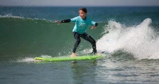 Biscaradise enfant surfeuse Biscaradise enfant surfeuse